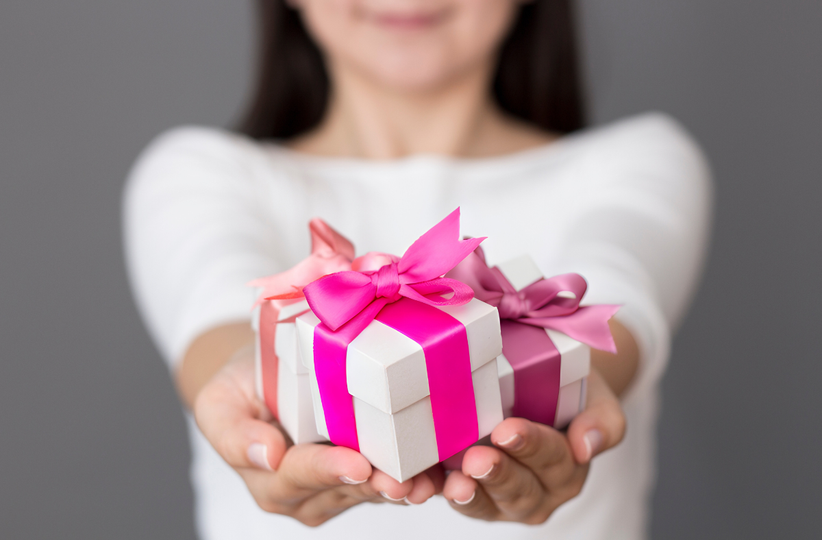 Celebrating Milestones: How to Honour Your Helper’s Work Anniversary